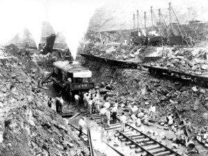 construction canal panama