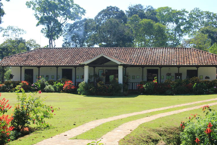 L'Hacienda El Roble et ses jardins.