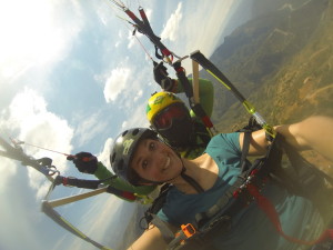 En pleine séance de parapente au dessus d'Aracota !