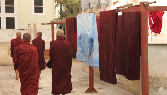 MANDALAY Monastère Mahagandayon