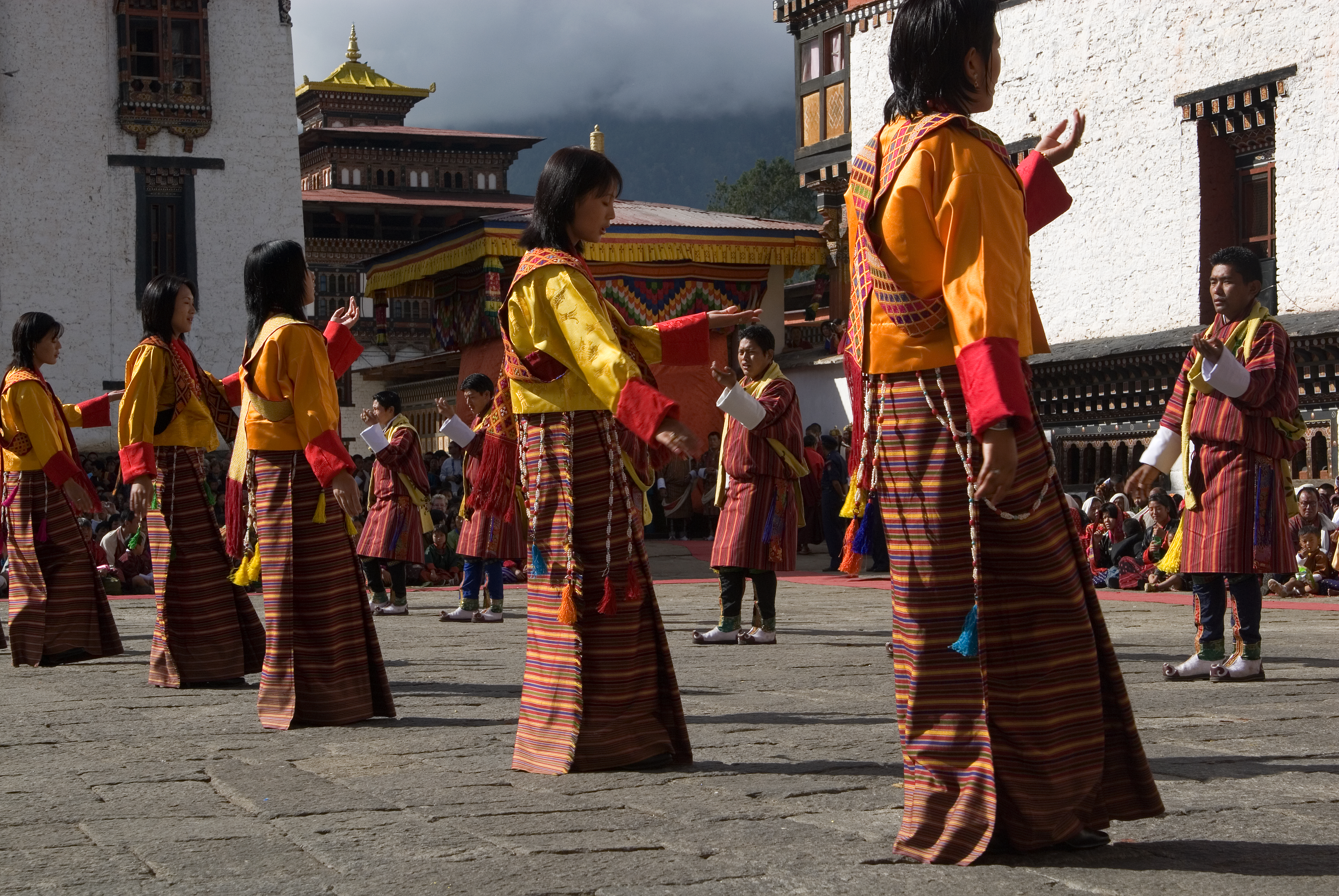 Бутан индия. Бутан и Индия. Паро Цечу. Цечу бутан. Бутан праздник поклонения.