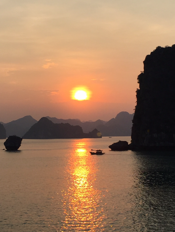 Coucher de Soleil sur la Baie d'Halong