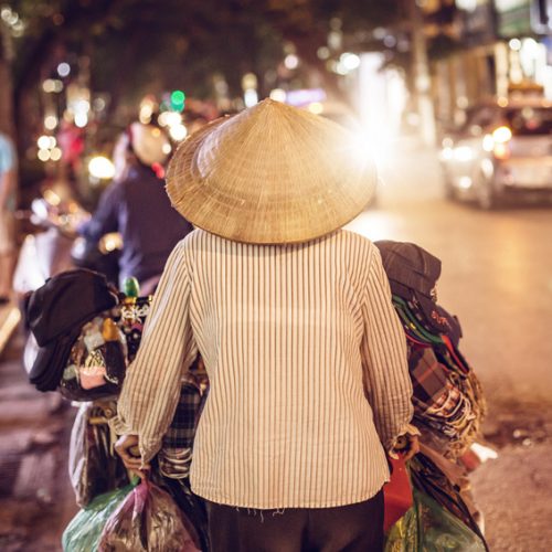 Vietnamesische Straenhndlerin in der Nacht