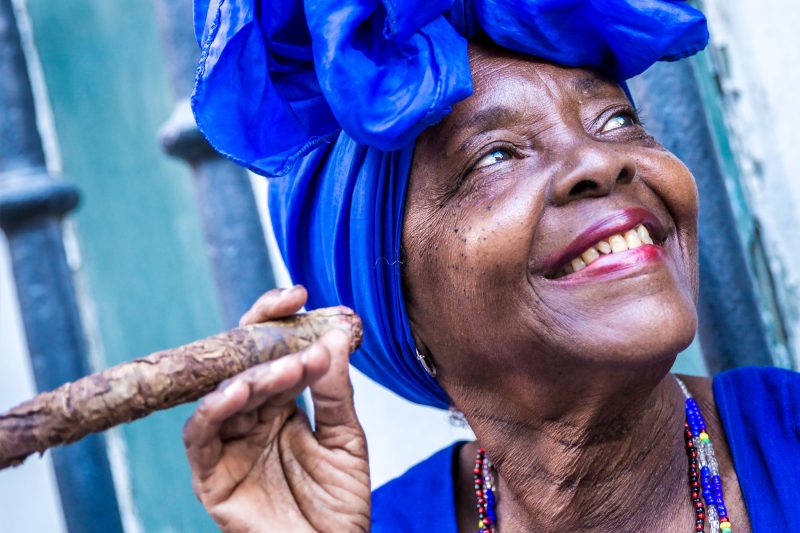 Une Cubaine dans les rues de la Havane