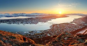 Soleil de minuit à Tromso en Norvège