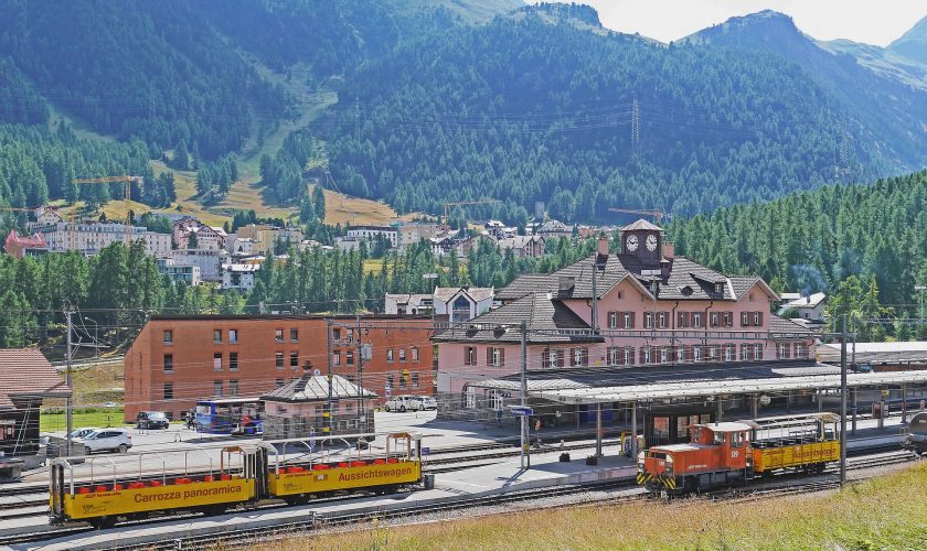 station_train_pontresina_suisse