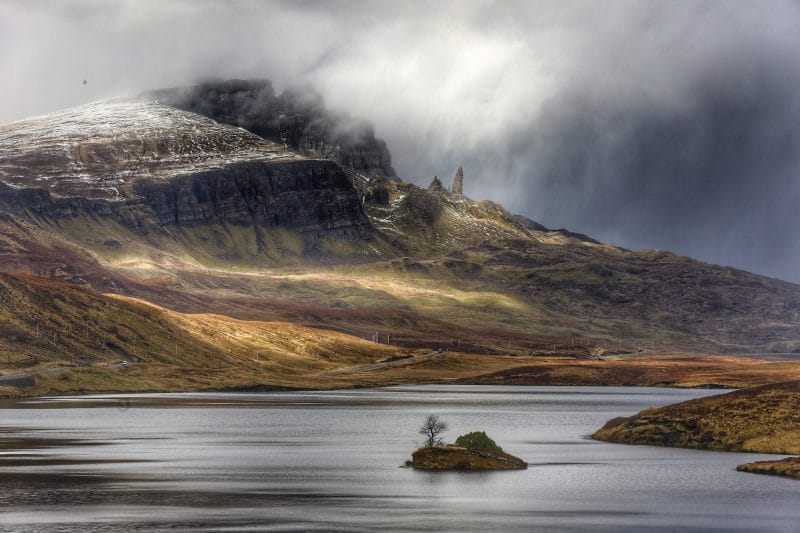 Glen en Ecosse dans la brume