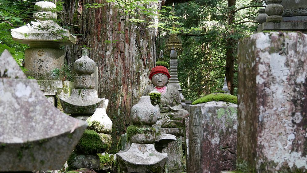 Une statue à Okuno-in Koya